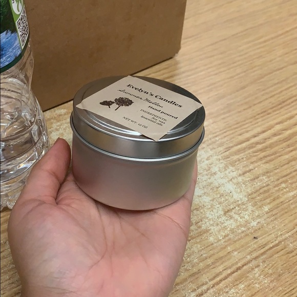 Hand poured soy wax candle - Picture 3 of 3